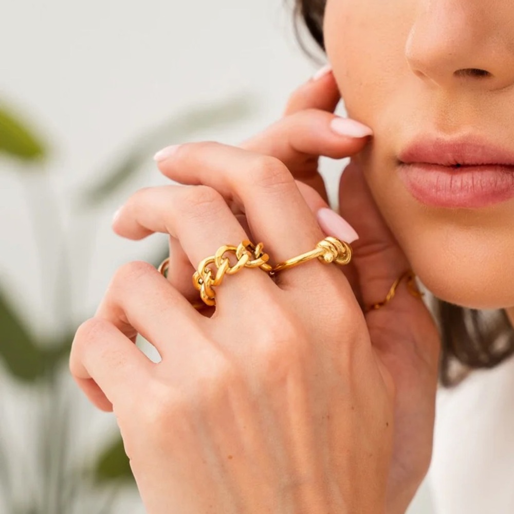 Nevaeh Curb Gold Chain Ring Sz 5